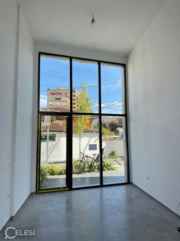 JEPET ME QERA NJESI 36 M2 (Mund te jepen dy njesi bashk 72m2)
