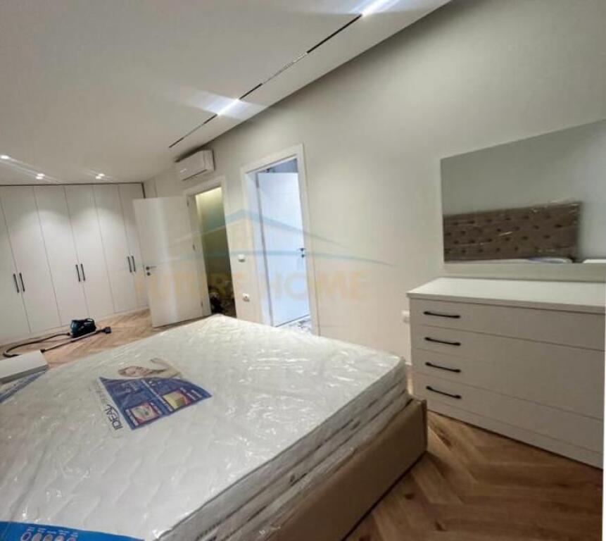 Qera | Apartament 2+1+2 + Post Parkimi | Porcelan, Tiranë