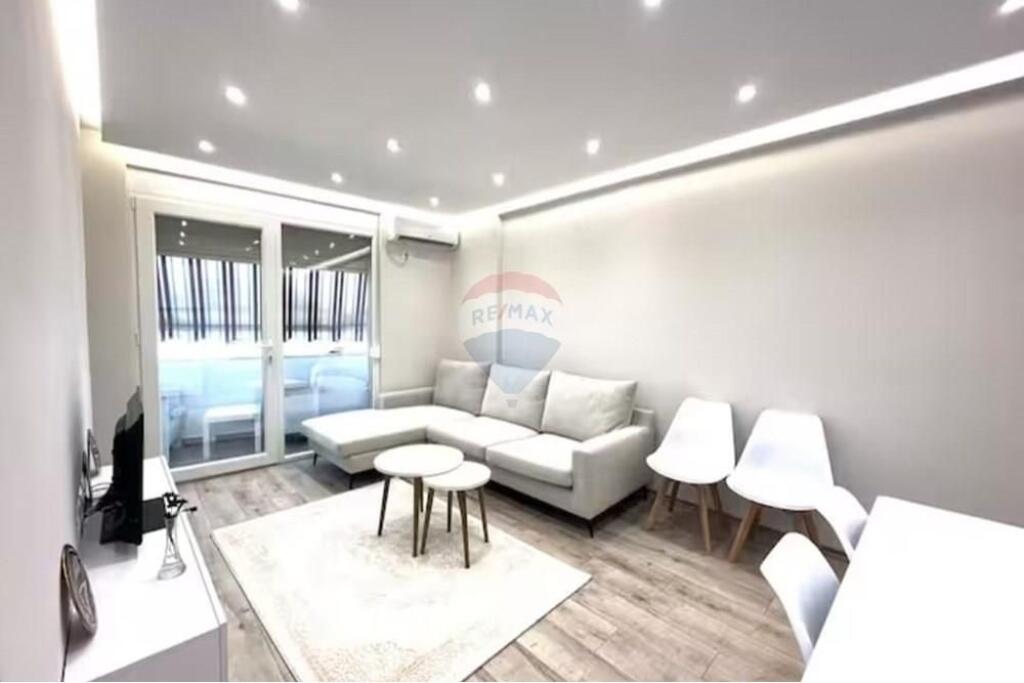 Apartment 1+1 for sale near Qemal Stafa Street in the New Bazaar area.