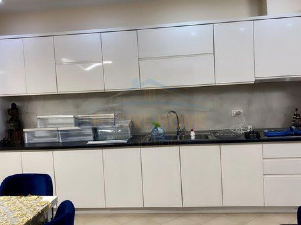 Shitet, Apartament 4+2, Astir, Tiranë