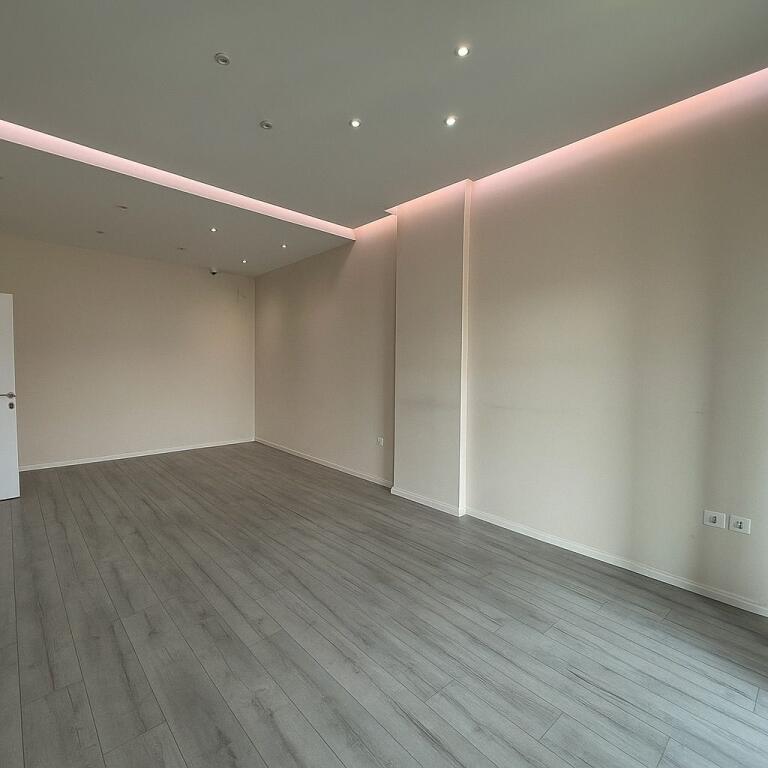 APARTAMENT 2+1+2 PER SHITJE TEK KOMPLEKSI SQUARE 21!
