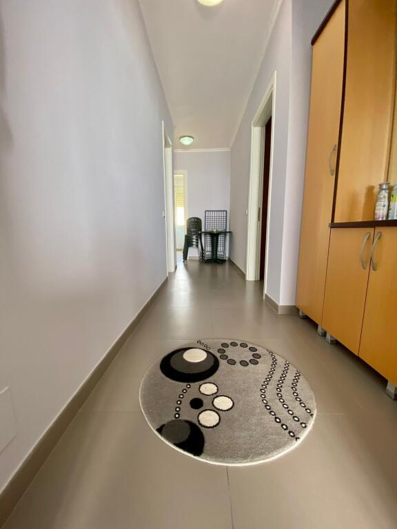 Shitet super Apartament vije e pare me detin te shkembi kavajes