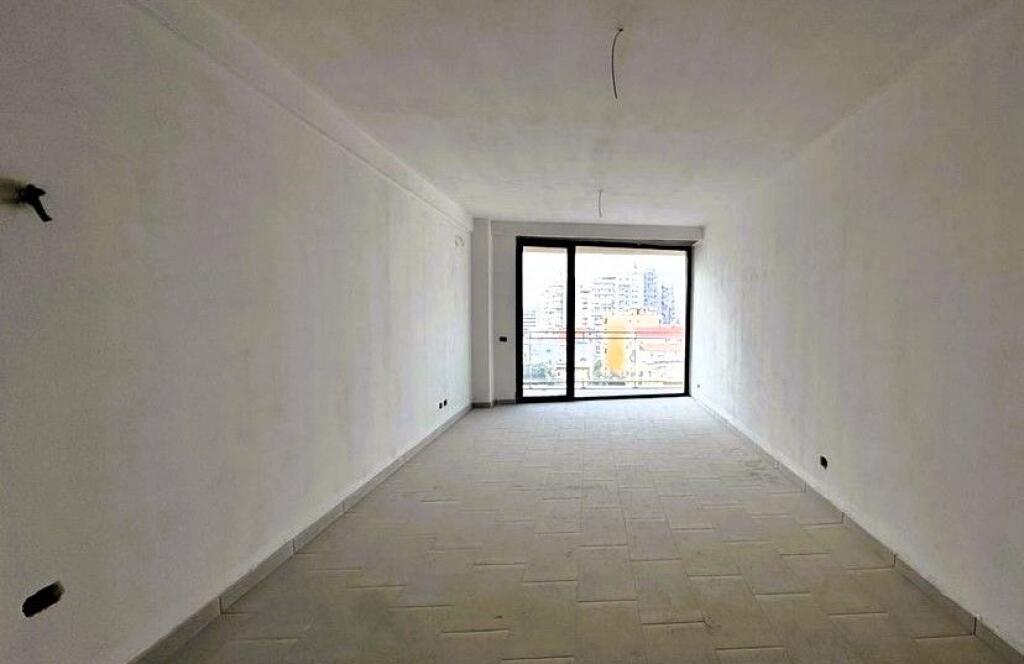 Apartament 3+1+2 + post parkimi te perfshire ne cmim tek Mine Peza!