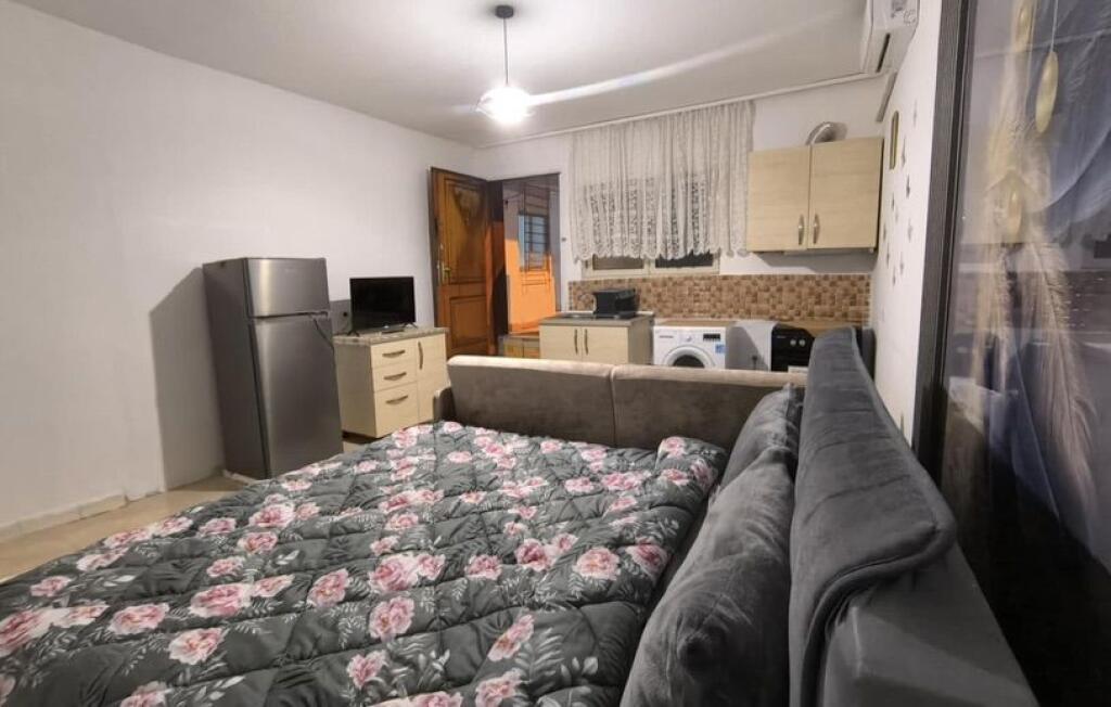 Jepet me qira garsoniere në Kinostudio.