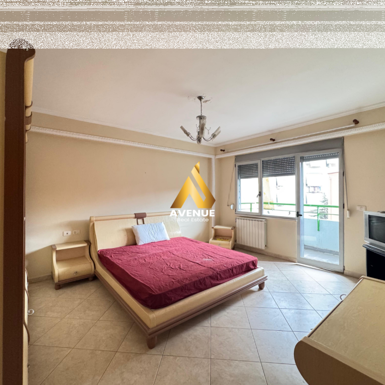 Jepet me Qira  Ambient për zyra 166 m2, Apartament 3+1+2, Tiranë