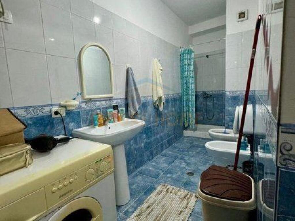 Shitet, Apartament 1+1, Unaza e Re, Tiranë.