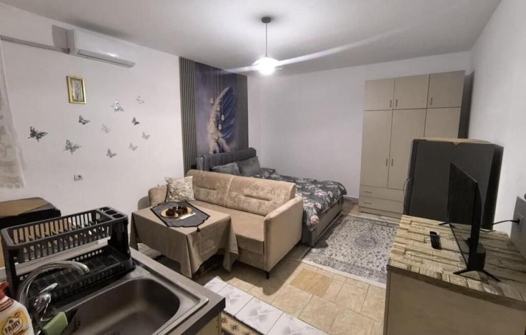 Jepet me qira garsoniere në Kinostudio.