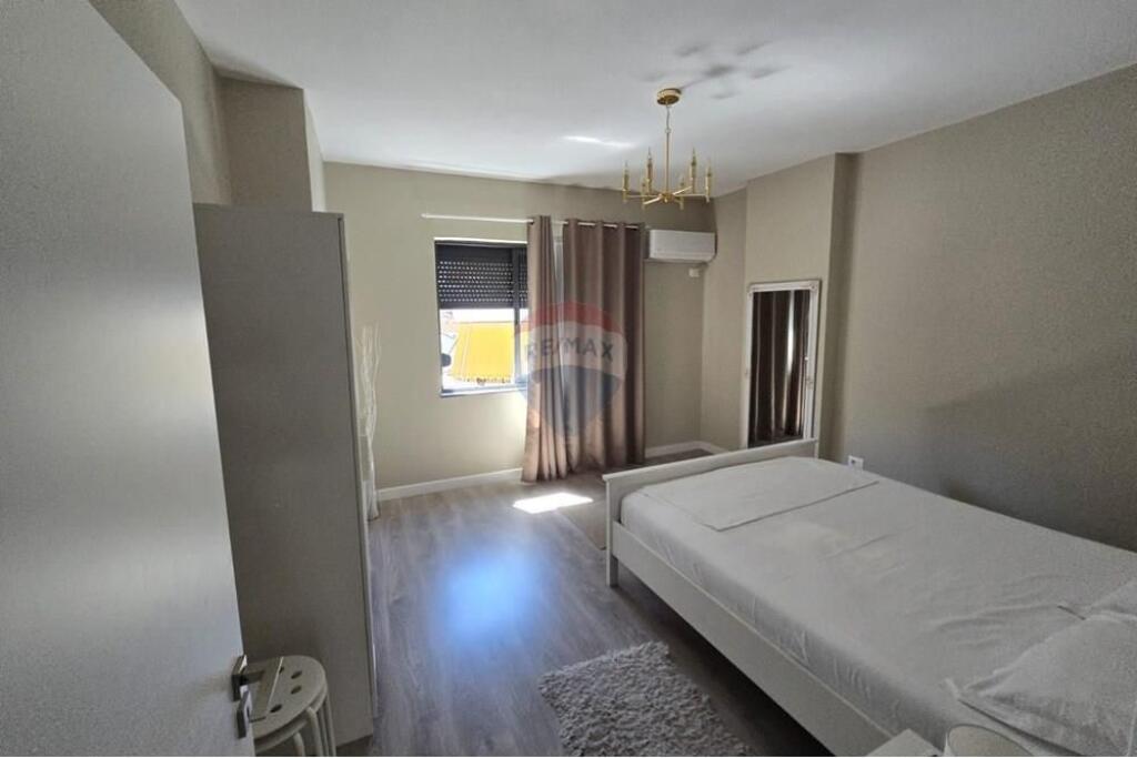 Apartament - Për Qira - Rruga e Barrikadave, Tiranë 800 milek