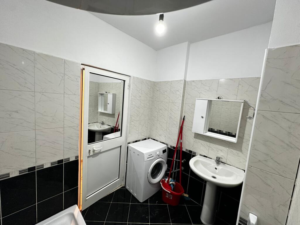 🏙️ Shitet apartament 3+1 me pamje panoramike nga Porti dhe Muzeumi i Durrësit!