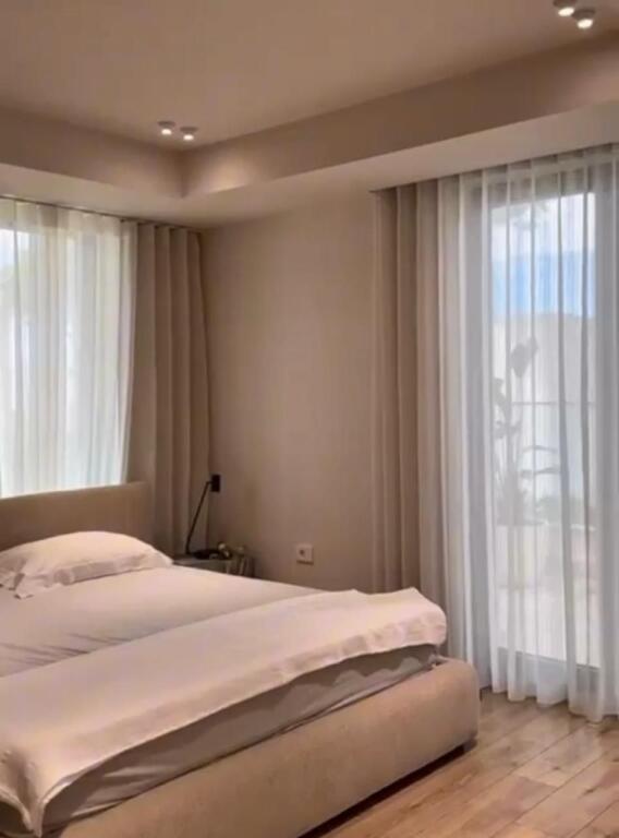 Shitet, Vilë Individuale, Kompleksi "San Pietro", Gjiri i Lalëzit