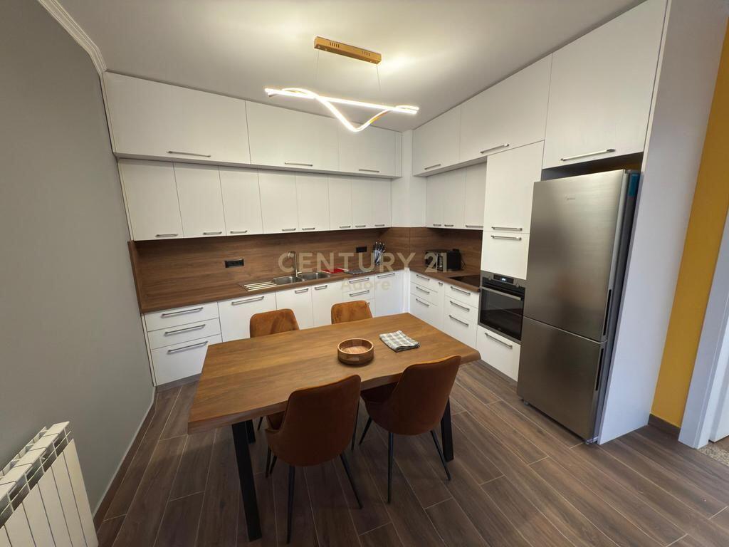 Jepet me qira apartament 2+1+2 , prane Kompleksit NOBIS 1,600 € /Muaj Sip. Totale  121m2