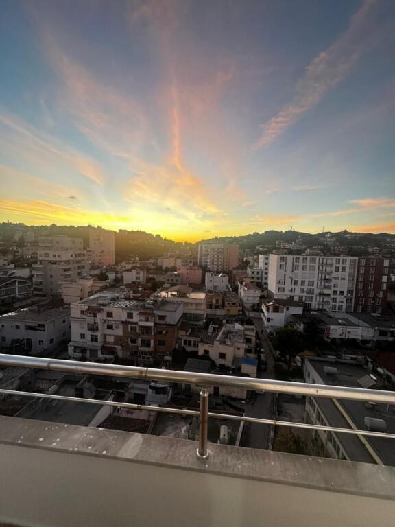🏡 SHITET APARTAMENT 2+1 + 3 BALKONE POLICIA DURRES