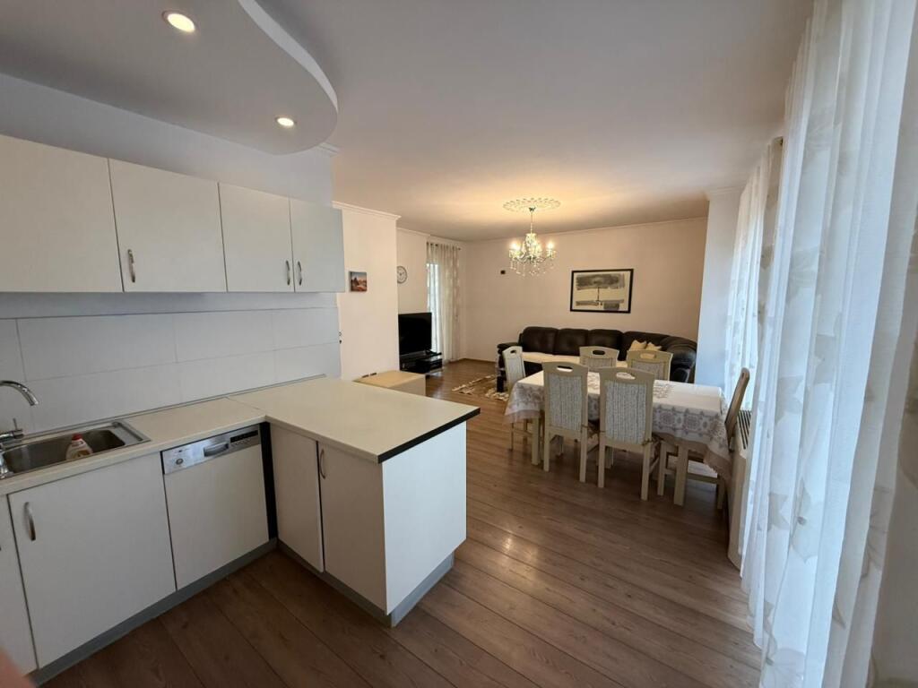 Appartamento in affitto 3+1+2+2 Balconi vicino al Giardino Zoologico, botanico, vicino alla pizzeria Pavarotti