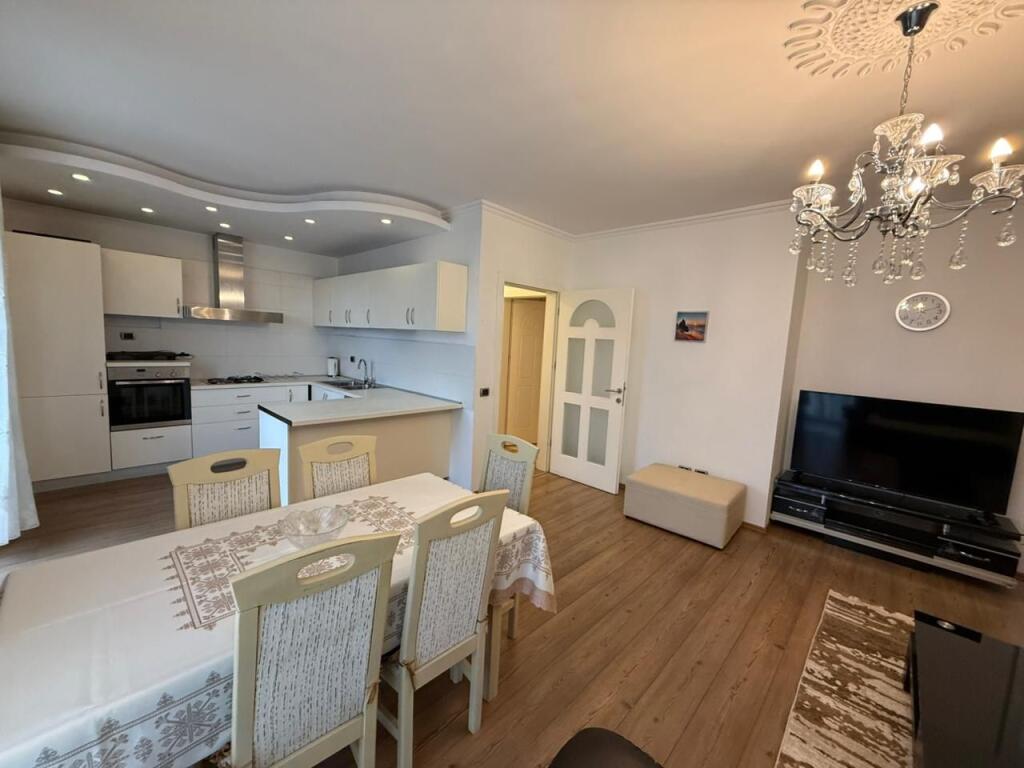 Appartamento in affitto 3+1+2+2 Balconi vicino al Giardino Zoologico, botanico, vicino alla pizzeria Pavarotti