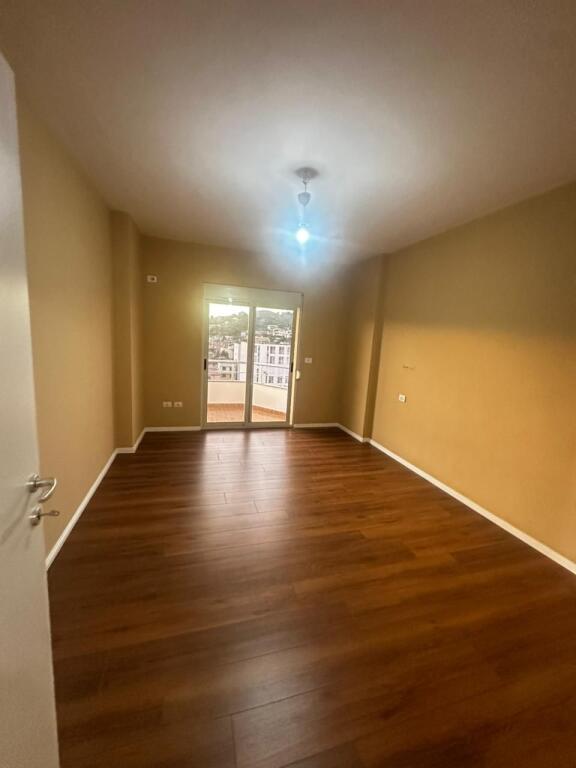 🏡 SHITET APARTAMENT 2+1 + 3 BALKONE POLICIA DURRES