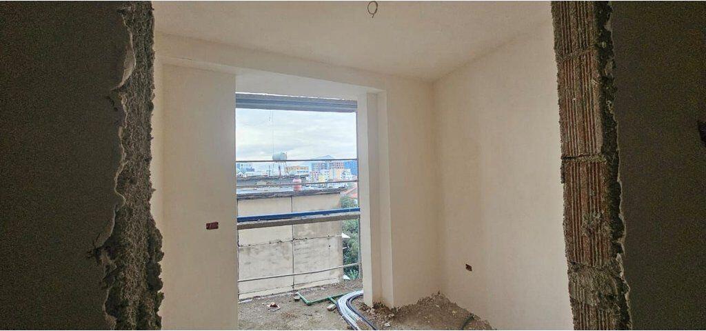 Ali Demi, Apartament 2+1 në shitje