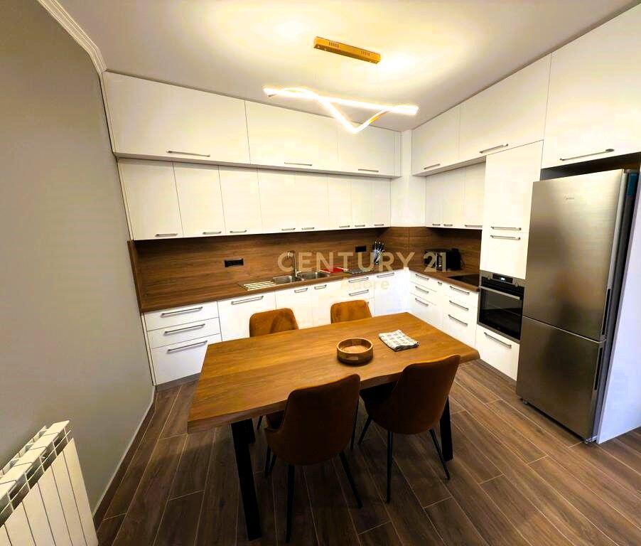 Apartament 2+1+2 prane Kompleksit NOBIS