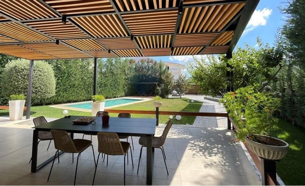 Jepet me Qira Vile Luksoze prane Teg