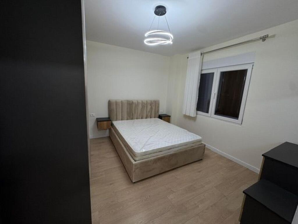 🔑QIRA | Apartament 2+1  📍 Komuna e Parisit – pranë Lulishtes