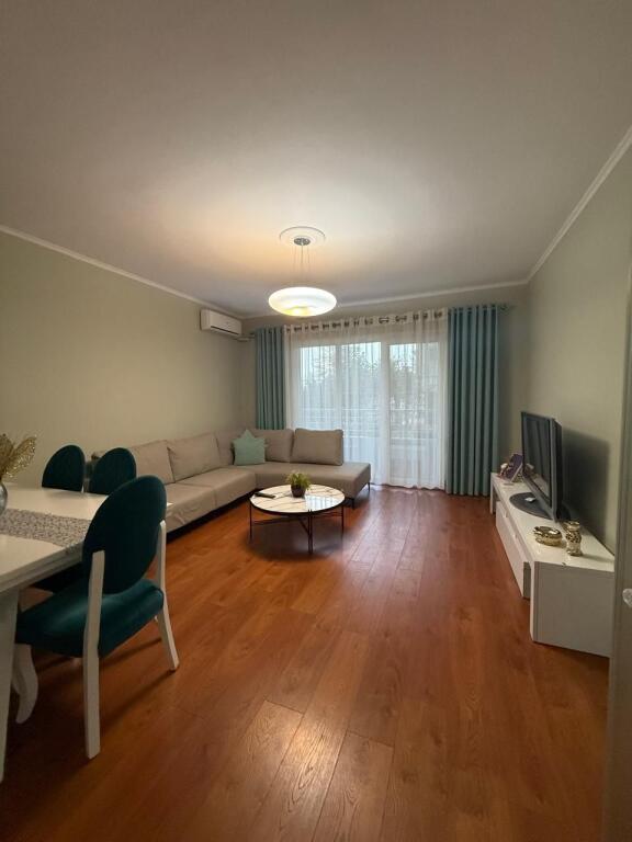 Appartamento 2+1 in affitto, Giardino Botanico, vicino alla moschea Prezzo: 580 mila lek  