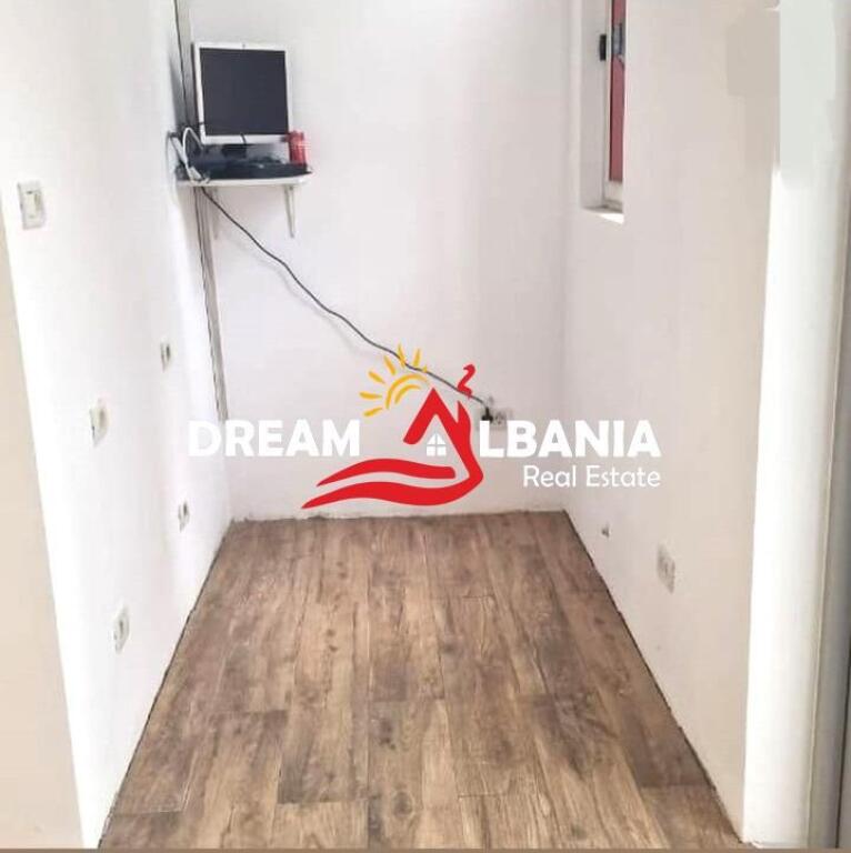 Negozio in vendita vicino alla Stazione dei Treni, Tirana(ID 4171449)