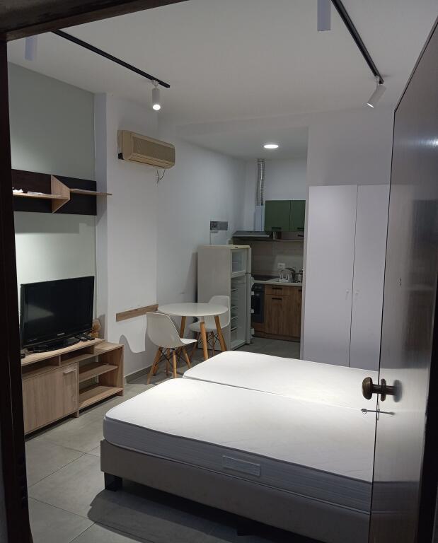 Studio apartment for rent in Laprake (31,000 Leke)