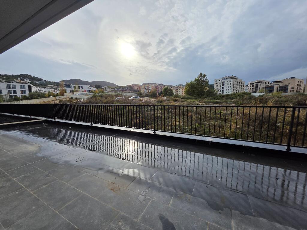 Affittasi appartamento 2+1+2+posto auto+veranda, Lago Secco