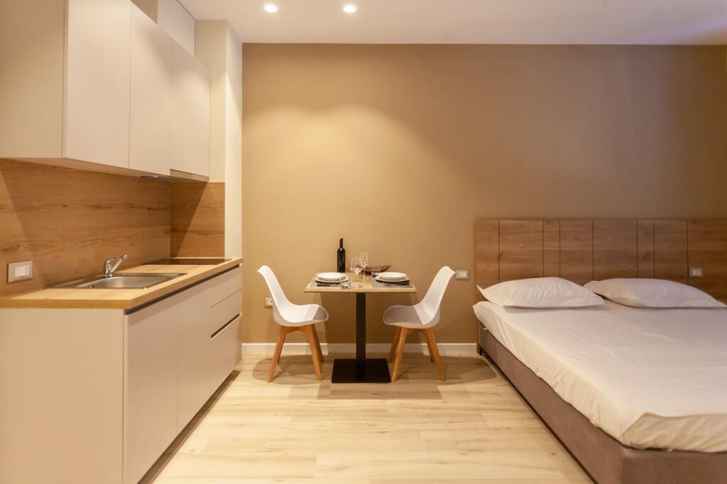 🏠GAZONIERE ME QERA 📍 STACIONI TRRENIT