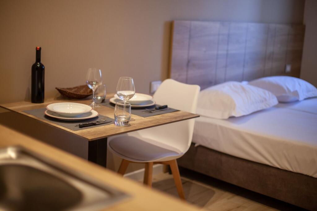 🏠GAZONIERE ME QERA 📍 STACIONI TRRENIT