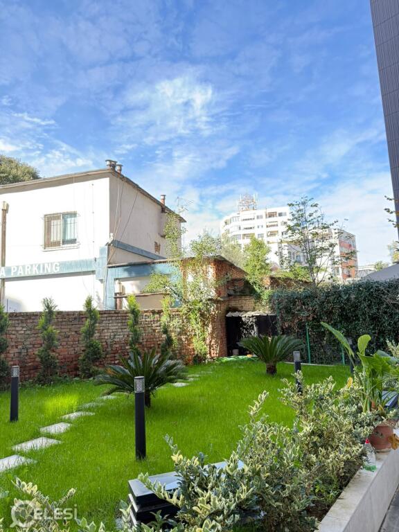 JEPET ME QERA NJESI 36 M2 (Mund te jepen dy njesi bashk 72m2)
