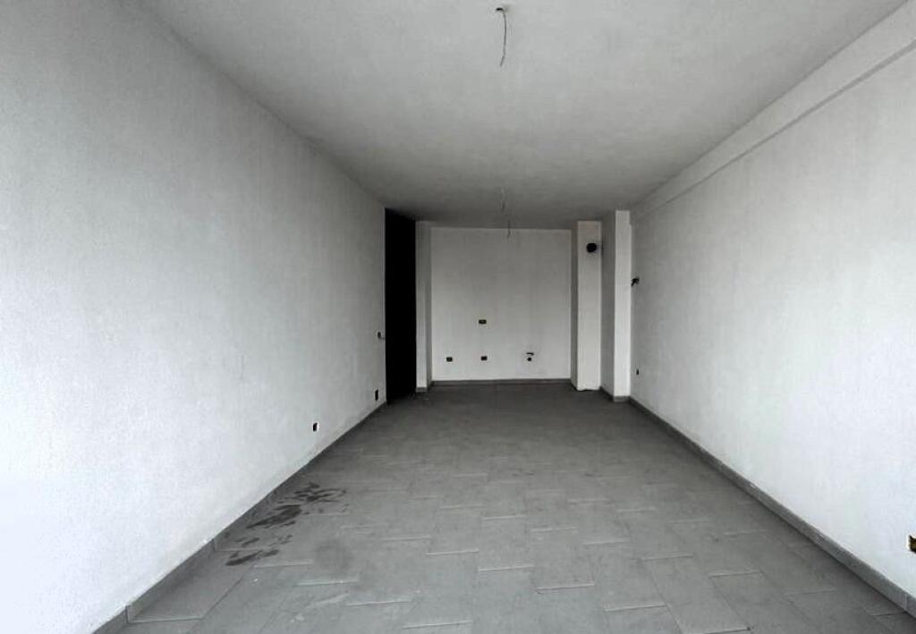 Apartament 3+1+2 + post parkimi te perfshire ne cmim tek Mine Peza!