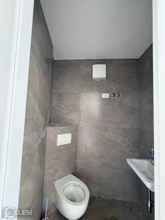 JEPET ME QERA NJESI 36 M2 (Mund te jepen dy njesi bashk 72m2)
