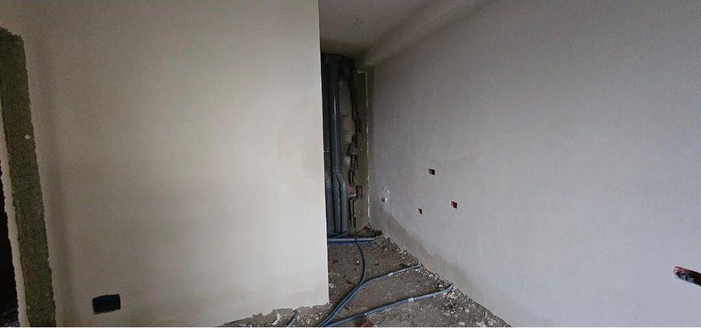 Ali Demi, Apartament 2+1 në shitje