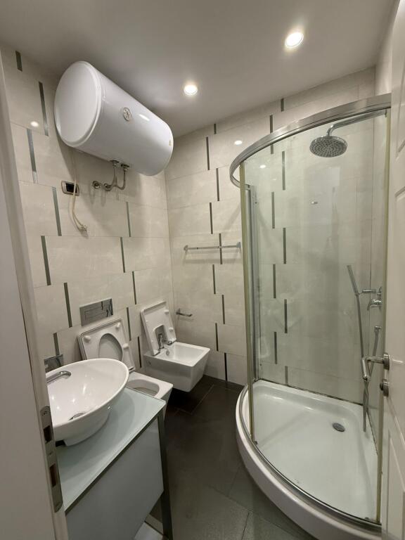 Appartamento in affitto 3+1+2+2 Balconi vicino al Giardino Zoologico, botanico, vicino alla pizzeria Pavarotti