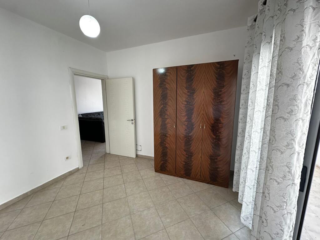 🏙️ Shitet apartament 3+1 me pamje panoramike nga Porti dhe Muzeumi i Durrësit!