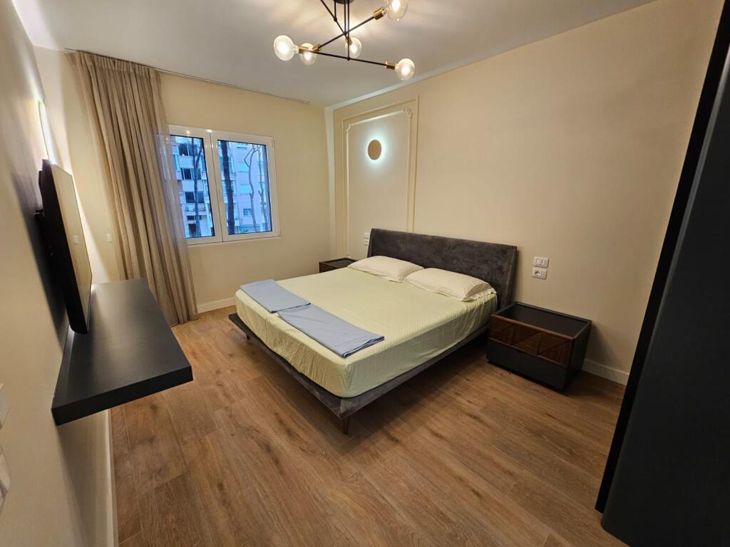 Shitet super apartament 2+1+ depo ne zonen e malit te robit