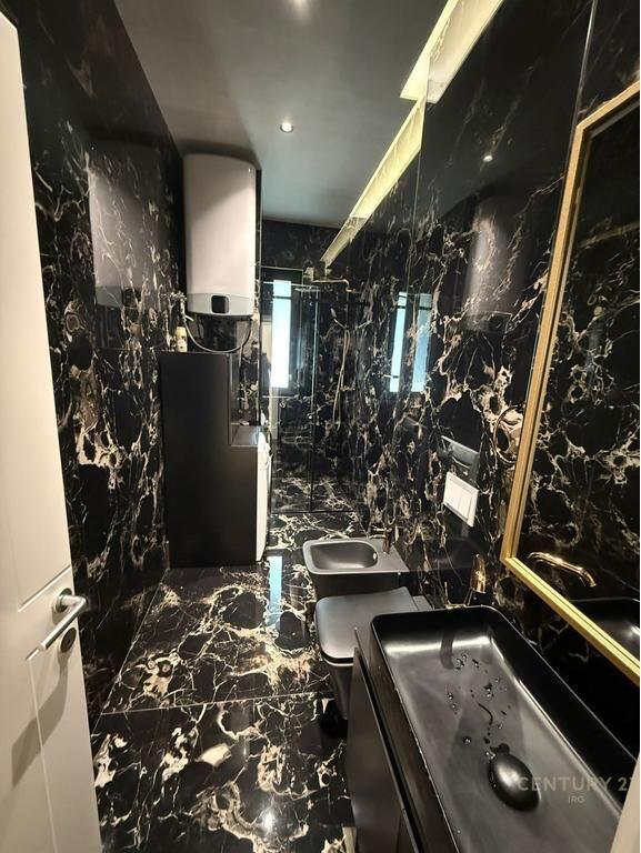 JEPET ME QIRA APARTAMENT 2+1+2 TEK ''KOMPLEKSI SQUARE 21'' !