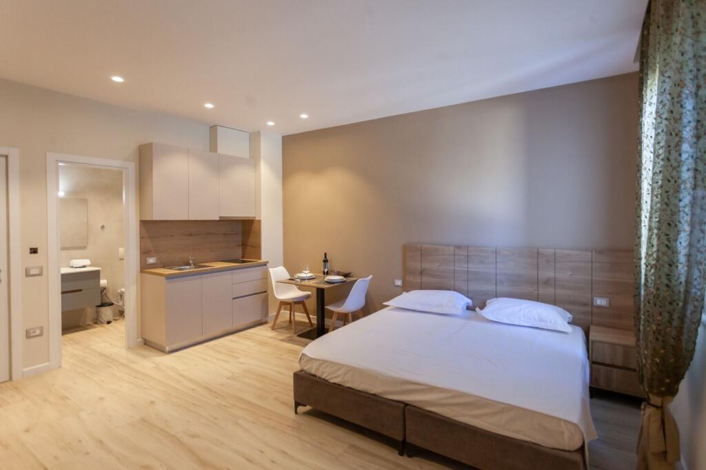 🏠GAZONIERE ME QERA 📍 STACIONI TRRENIT