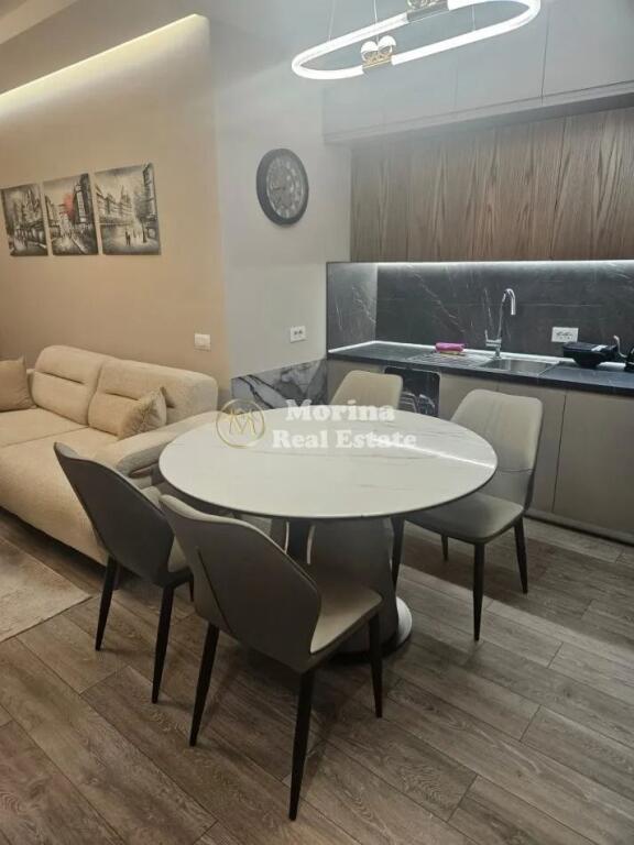 Qera, Apartament 2+1, Sheshi Shqiponja , Rruga Dritan Hoxha, 700 Euro/muaj