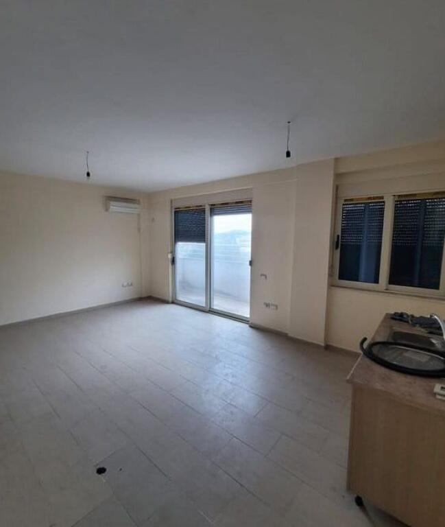 In vendita edificio multifunzionale di 5 piani a Sauk