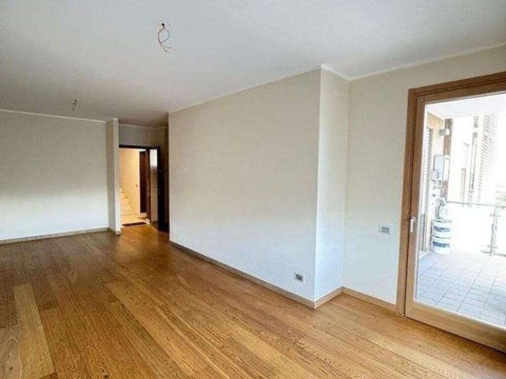 Zyre Me Qera 2+1 ne Astir (ID BZ2748) Tirane