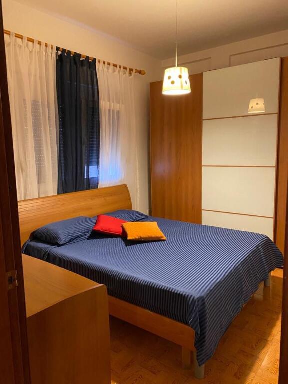 🏡Jepet me qera Apartament Dublex 4+1+2  📍Adresa : 21 Dhjetori Afer Mondjalit