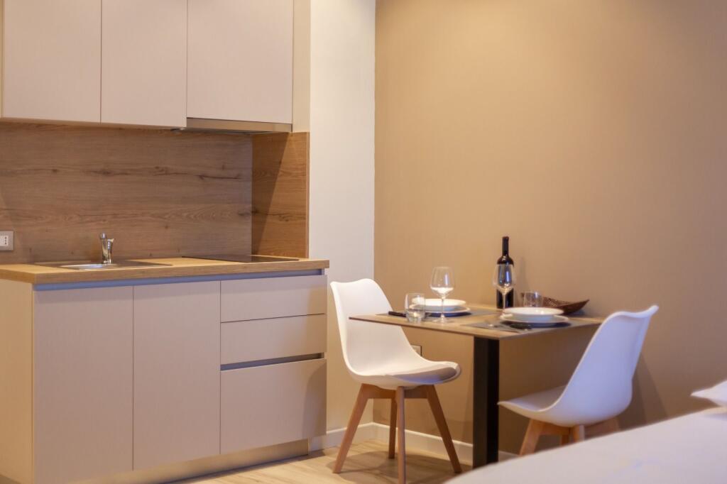 🏠GAZONIERE ME QERA 📍 STACIONI TRRENIT