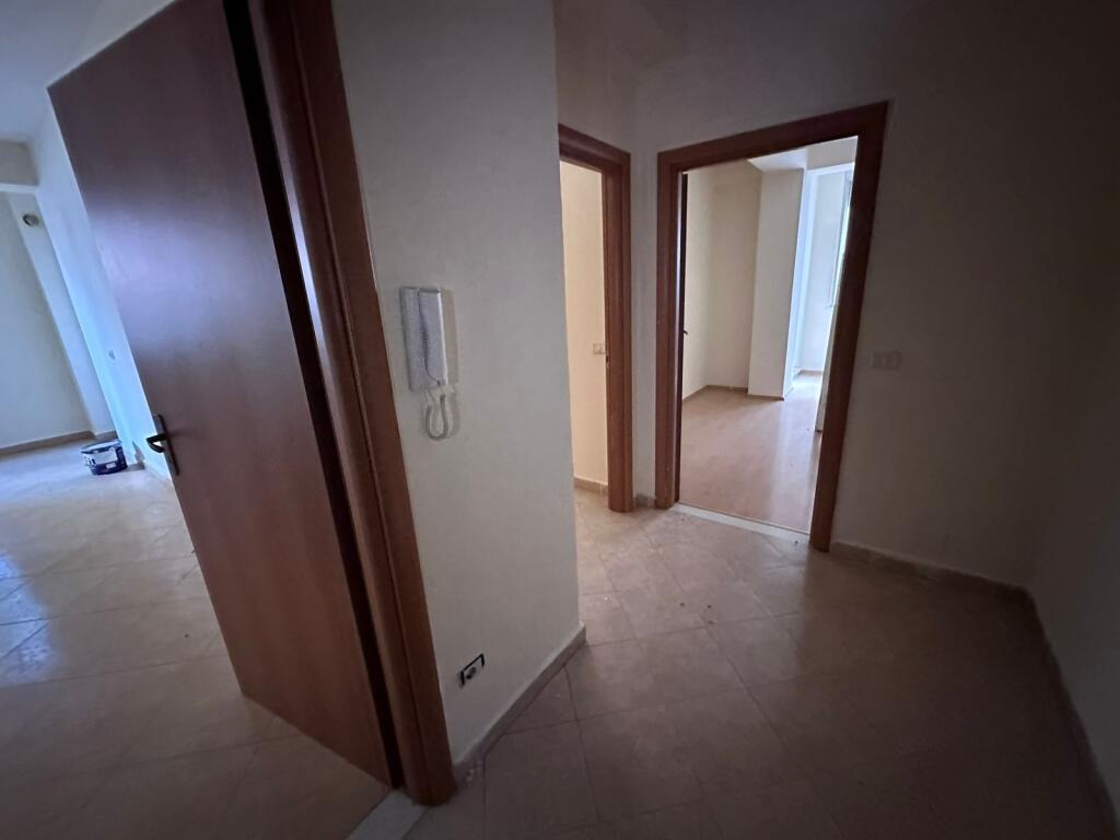 Shitet Okazion 1660 Euro/m2 , Liqeni Thatë