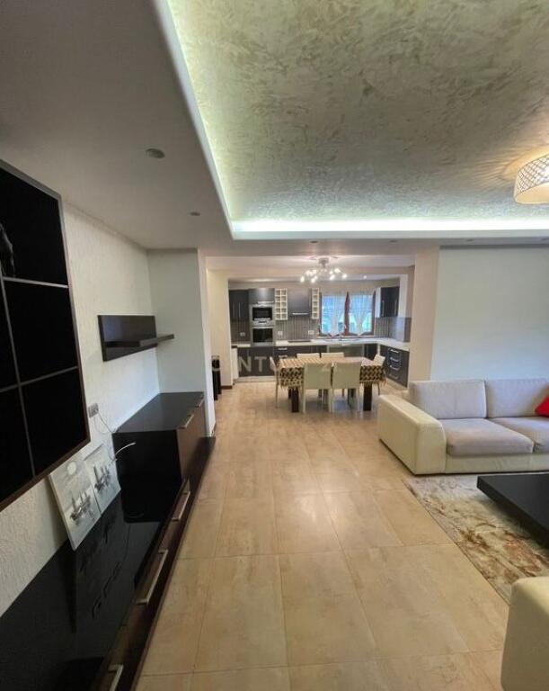 Apartament 3+1+2 me qira ,  