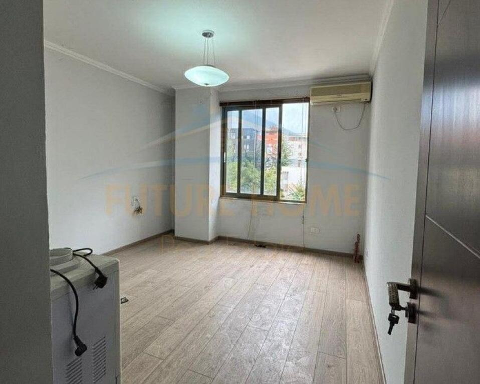 Shitet Apartament 2+1 Rruga Muhamet Gjollesha, Tirane