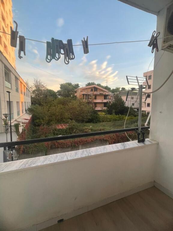 Jepet me qira apartament ne plazh iliria 1+1 totalishte i mobiluar