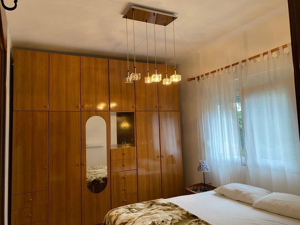 🏡Jepet me qera Apartament Dublex 4+1+2  📍Adresa : 21 Dhjetori Afer Mondjalit