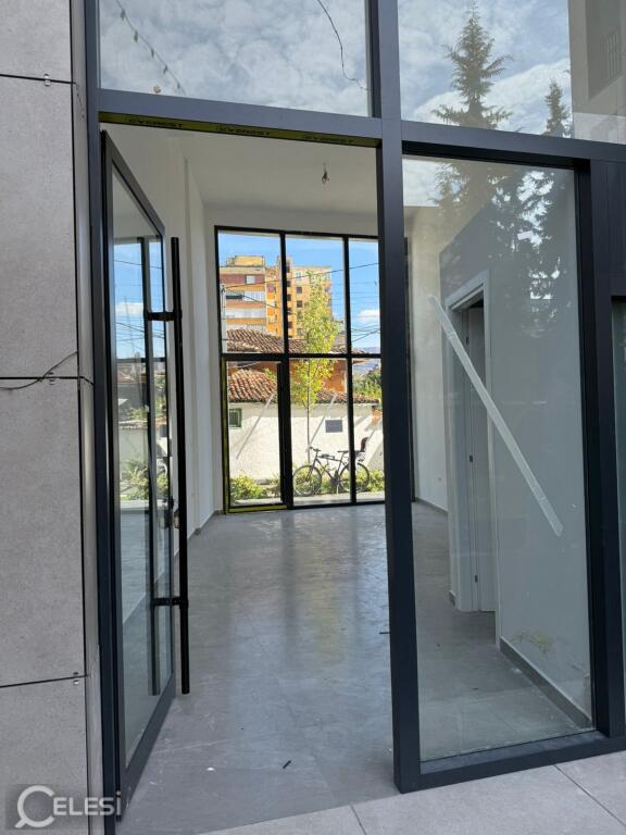 JEPET ME QERA NJESI 36 M2 (Mund te jepen dy njesi bashk 72m2)
