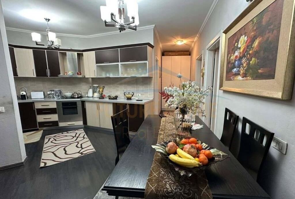 Shitet, Apartament 2+1, Unaza e Re , Tirane